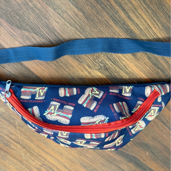NWOT MTV Cheeseburger Belt Bag Fanny Pack with Adjustable Strap Vintage - Picture 6 of 9